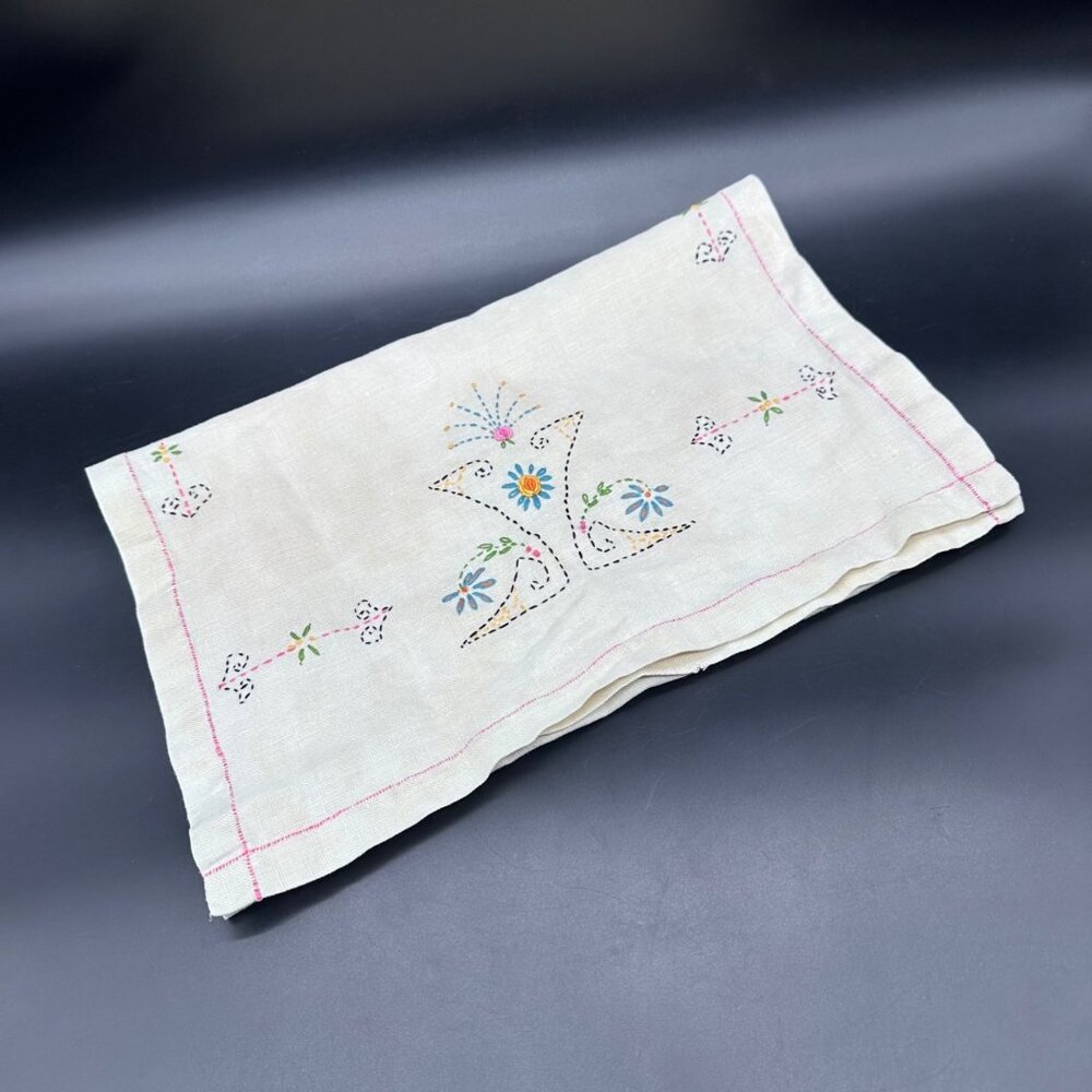 Vintage Floral Table Runner Embroidered Flowers Linen Cottage Farmhouse READ